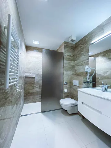 Apartment with two bedrooms and sea views in the very center of Budva — photo 10